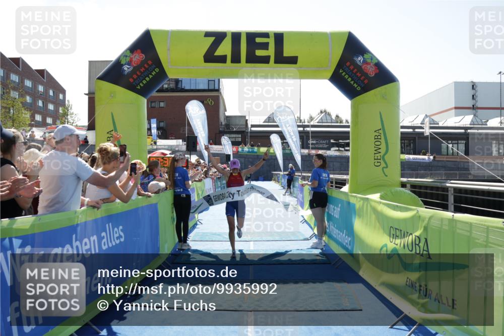 09.08.2026 - GEWOBA Citytriathlon Bremen Yannick Fuchs http://msf.ph/oto/9935992 09.08.2026 14:59:43 Ziel 331 meine-sportfotos.de