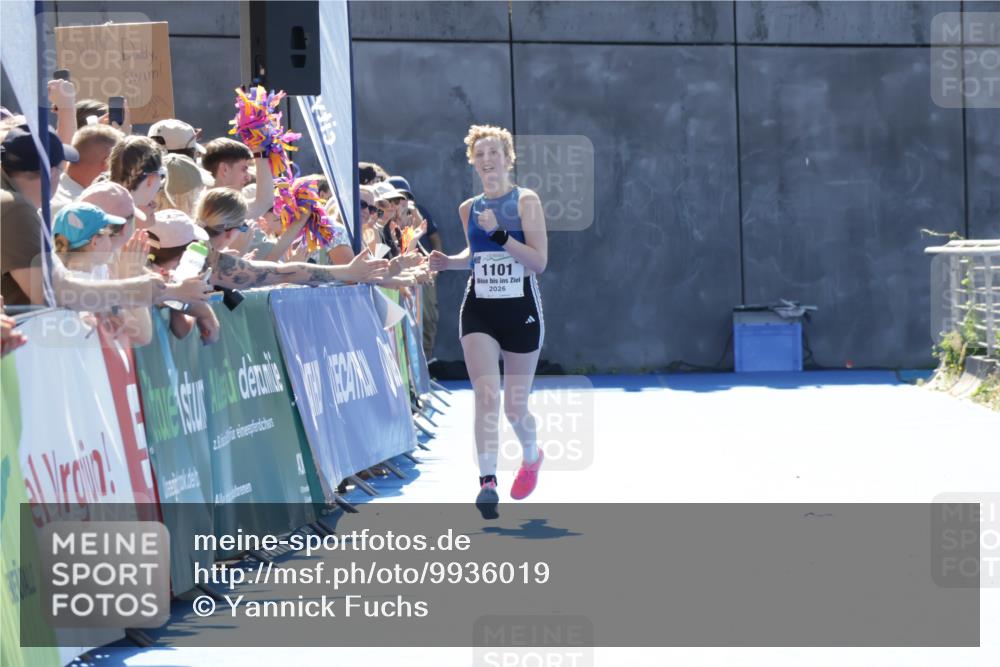 09.08.2026 - GEWOBA Citytriathlon Bremen Yannick Fuchs http://msf.ph/oto/9936019 09.08.2026 15:00:15 Ziel  meine-sportfotos.de