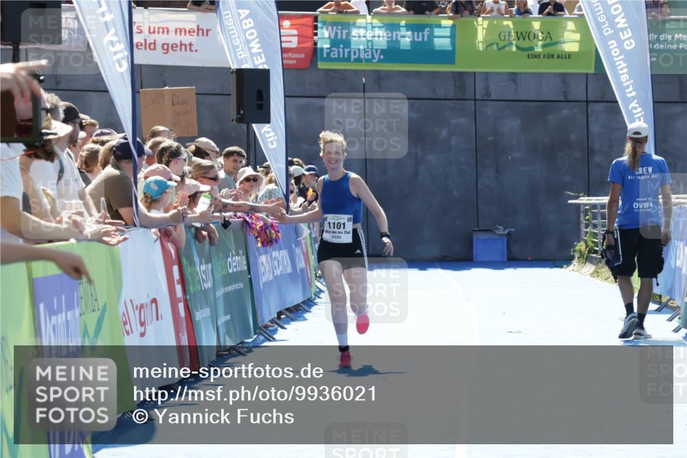 09.08.2026 - GEWOBA Citytriathlon Bremen Yannick Fuchs http://msf.ph/oto/9936021 09.08.2026 15:00:17 Ziel 1101 meine-sportfotos.de