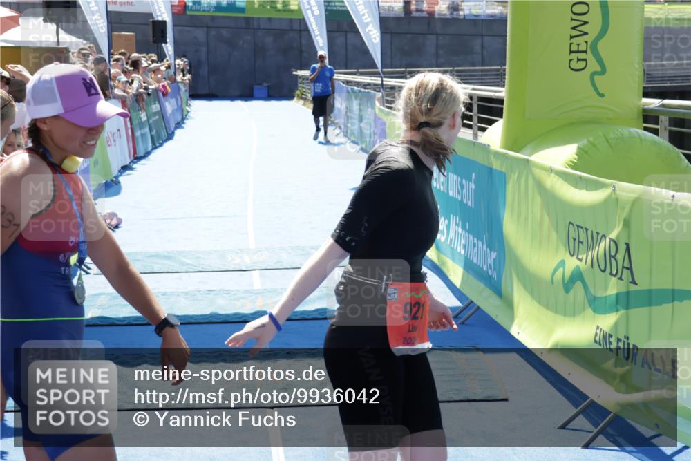 09.08.2026 - GEWOBA Citytriathlon Bremen Yannick Fuchs http://msf.ph/oto/9936042 09.08.2026 15:00:33 Ziel 920, 921 meine-sportfotos.de