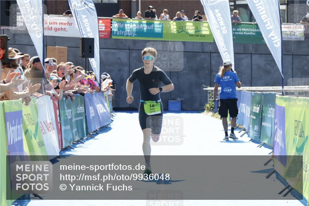 09.08.2026 - GEWOBA Citytriathlon Bremen Yannick Fuchs http://msf.ph/oto/9936048 09.08.2026 15:00:58 Ziel 16 meine-sportfotos.de