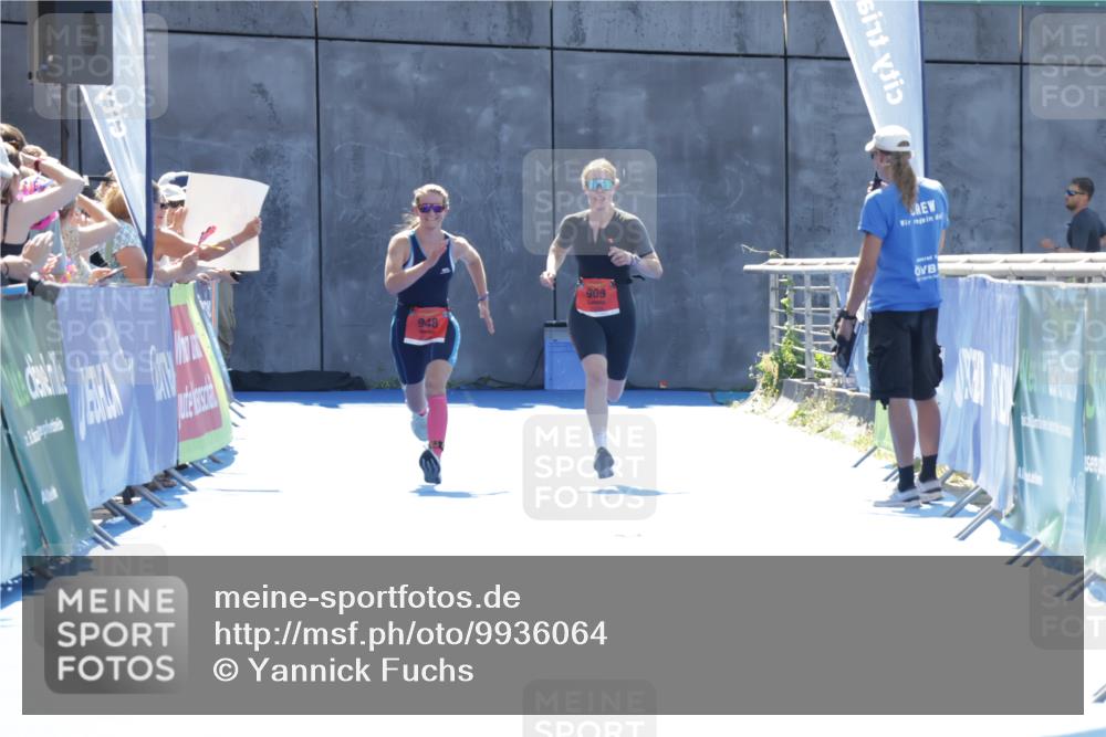 09.08.2026 - GEWOBA Citytriathlon Bremen Yannick Fuchs http://msf.ph/oto/9936064 09.08.2026 15:01:06 Ziel 909, 948 meine-sportfotos.de