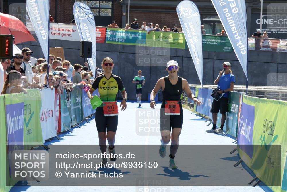 09.08.2026 - GEWOBA Citytriathlon Bremen Yannick Fuchs http://msf.ph/oto/9936150 09.08.2026 15:02:34 Ziel 890, 917 meine-sportfotos.de