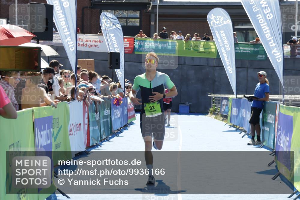 09.08.2026 - GEWOBA Citytriathlon Bremen Yannick Fuchs http://msf.ph/oto/9936166 09.08.2026 15:02:41 Ziel 32 meine-sportfotos.de