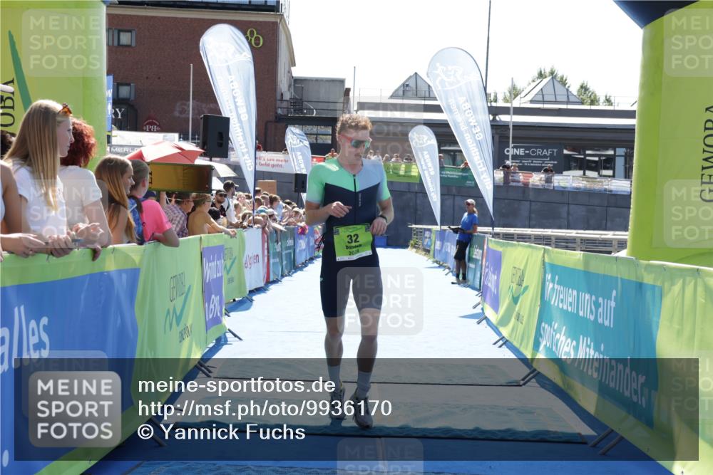 09.08.2026 - GEWOBA Citytriathlon Bremen Yannick Fuchs http://msf.ph/oto/9936170 09.08.2026 15:02:43 Ziel 32 meine-sportfotos.de