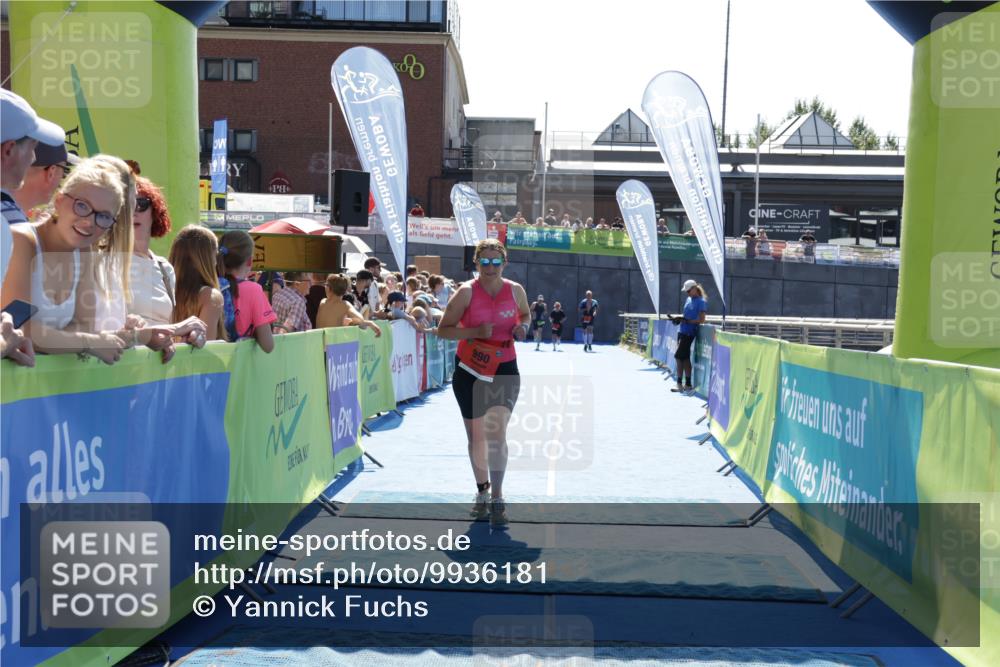 09.08.2026 - GEWOBA Citytriathlon Bremen Yannick Fuchs http://msf.ph/oto/9936181 09.08.2026 15:02:51 Ziel 990 meine-sportfotos.de