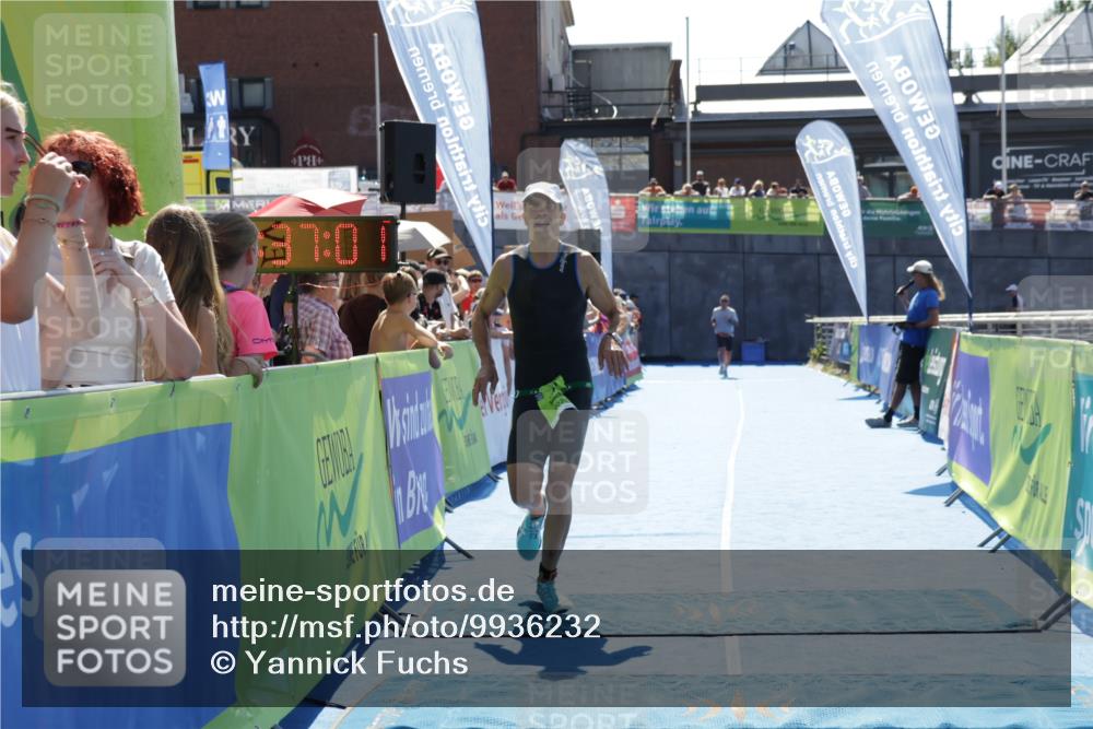 09.08.2026 - GEWOBA Citytriathlon Bremen Yannick Fuchs http://msf.ph/oto/9936232 09.08.2026 15:03:24 Ziel 433 meine-sportfotos.de