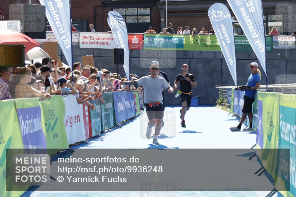 09.08.2026 - GEWOBA Citytriathlon Bremen Yannick Fuchs http://msf.ph/oto/9936248 09.08.2026 15:03:34 Ziel 112, 189, 724 meine-sportfotos.de