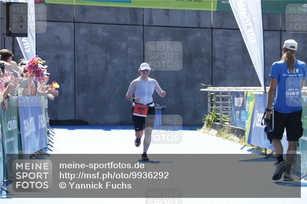 09.08.2026 - GEWOBA Citytriathlon Bremen Yannick Fuchs http://msf.ph/oto/9936292 09.08.2026 15:04:23 Ziel  meine-sportfotos.de