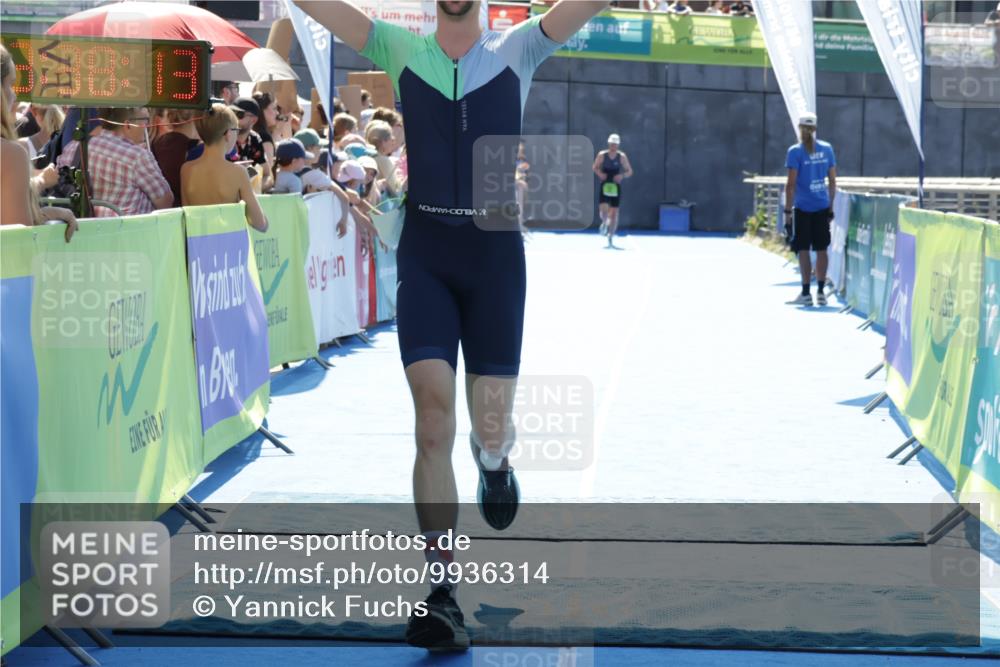 09.08.2026 - GEWOBA Citytriathlon Bremen Yannick Fuchs http://msf.ph/oto/9936314 09.08.2026 15:04:36 Ziel 150 meine-sportfotos.de