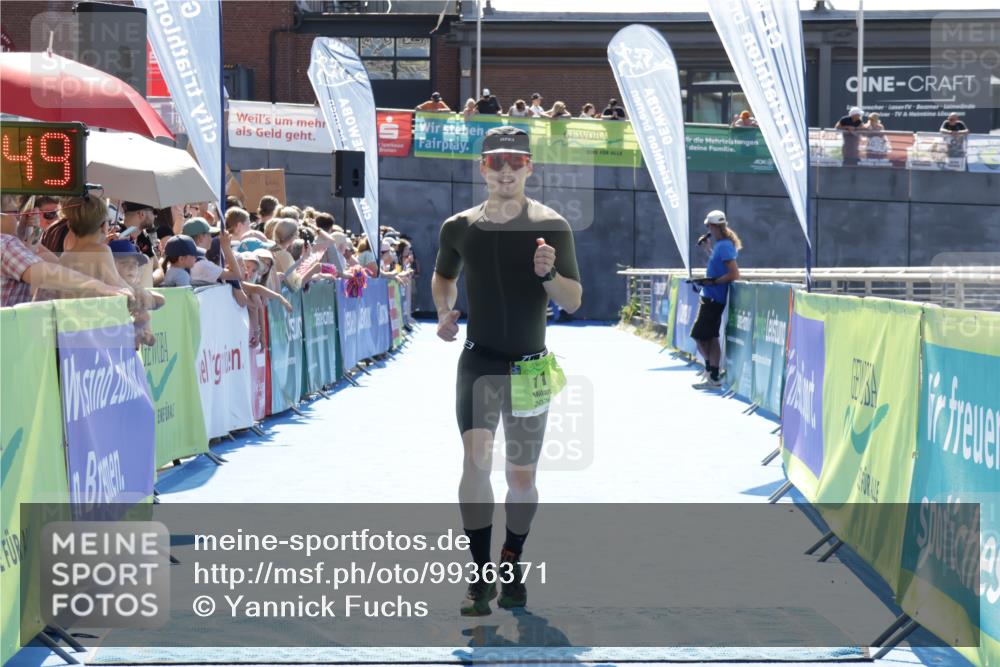 09.08.2026 - GEWOBA Citytriathlon Bremen Yannick Fuchs http://msf.ph/oto/9936371 09.08.2026 15:05:12 Ziel 11 meine-sportfotos.de