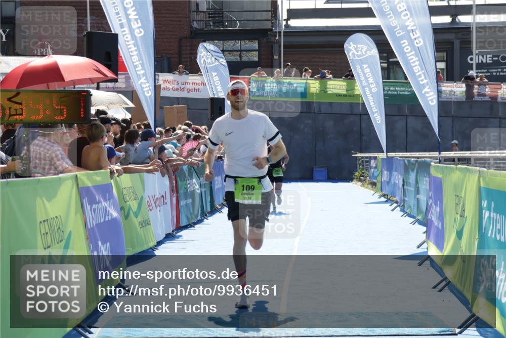 09.08.2026 - GEWOBA Citytriathlon Bremen Yannick Fuchs http://msf.ph/oto/9936451 09.08.2026 15:06:20 Ziel 109, 396 meine-sportfotos.de