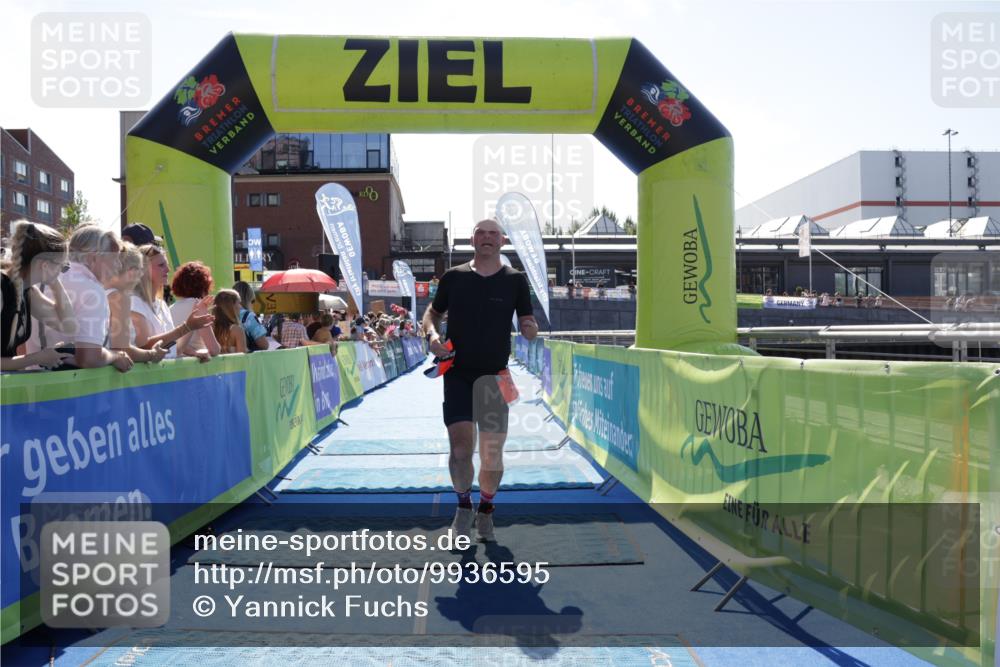 09.08.2026 - GEWOBA Citytriathlon Bremen Yannick Fuchs http://msf.ph/oto/9936595 09.08.2026 15:07:26 Ziel 799 meine-sportfotos.de