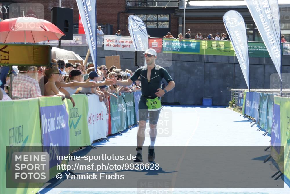09.08.2026 - GEWOBA Citytriathlon Bremen Yannick Fuchs http://msf.ph/oto/9936628 09.08.2026 15:07:45 Ziel 140 meine-sportfotos.de