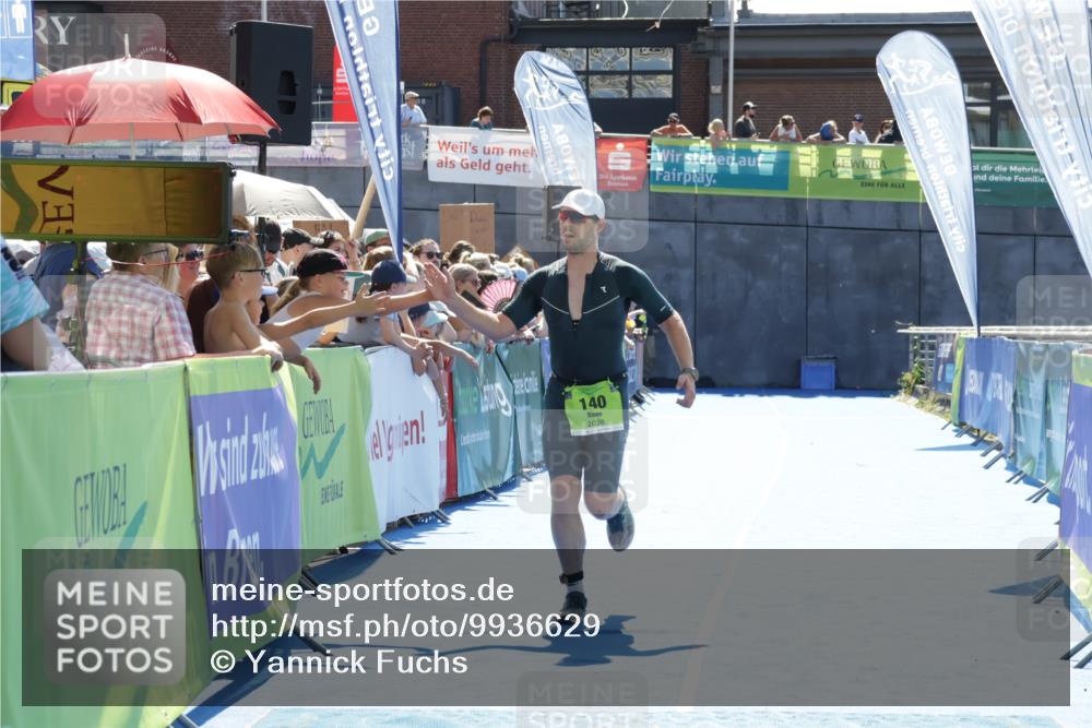 09.08.2026 - GEWOBA Citytriathlon Bremen Yannick Fuchs http://msf.ph/oto/9936629 09.08.2026 15:07:45 Ziel 140 meine-sportfotos.de