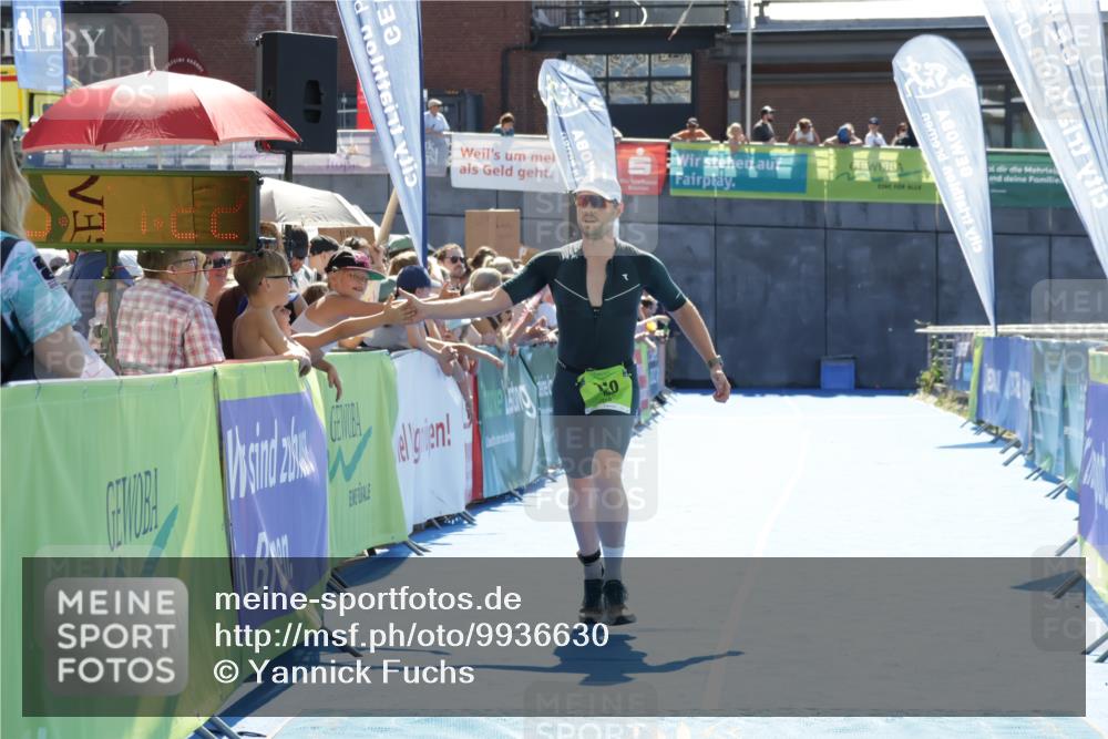 09.08.2026 - GEWOBA Citytriathlon Bremen Yannick Fuchs http://msf.ph/oto/9936630 09.08.2026 15:07:45 Ziel 140 meine-sportfotos.de