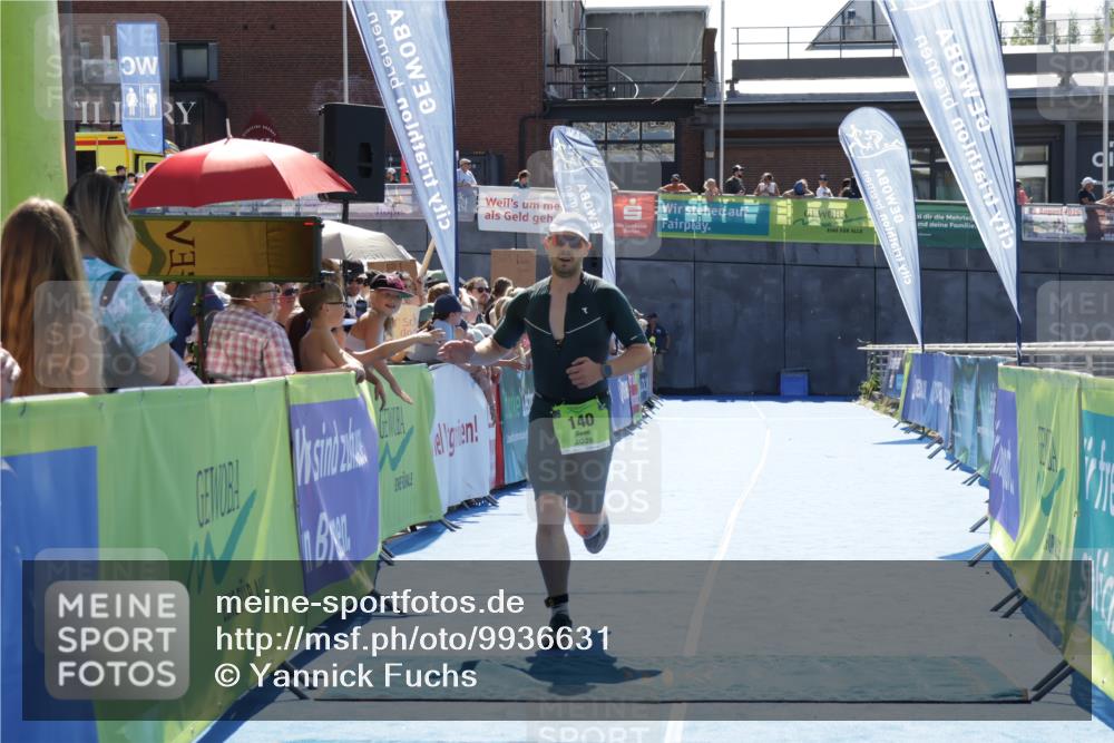 09.08.2026 - GEWOBA Citytriathlon Bremen Yannick Fuchs http://msf.ph/oto/9936631 09.08.2026 15:07:46 Ziel 140 meine-sportfotos.de