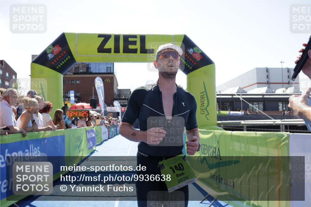 09.08.2026 - GEWOBA Citytriathlon Bremen Yannick Fuchs http://msf.ph/oto/9936638 09.08.2026 15:07:48 Ziel 140 meine-sportfotos.de