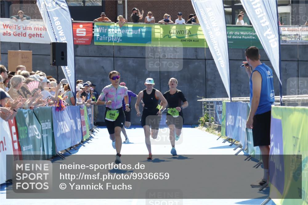 09.08.2026 - GEWOBA Citytriathlon Bremen Yannick Fuchs http://msf.ph/oto/9936659 09.08.2026 15:08:10 Ziel 128, 295, 304, 354 meine-sportfotos.de