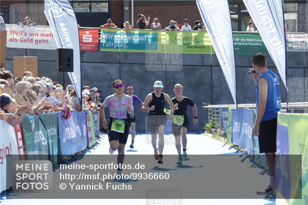 09.08.2026 - GEWOBA Citytriathlon Bremen Yannick Fuchs http://msf.ph/oto/9936660 09.08.2026 15:08:11 Ziel 128, 295, 304, 354 meine-sportfotos.de
