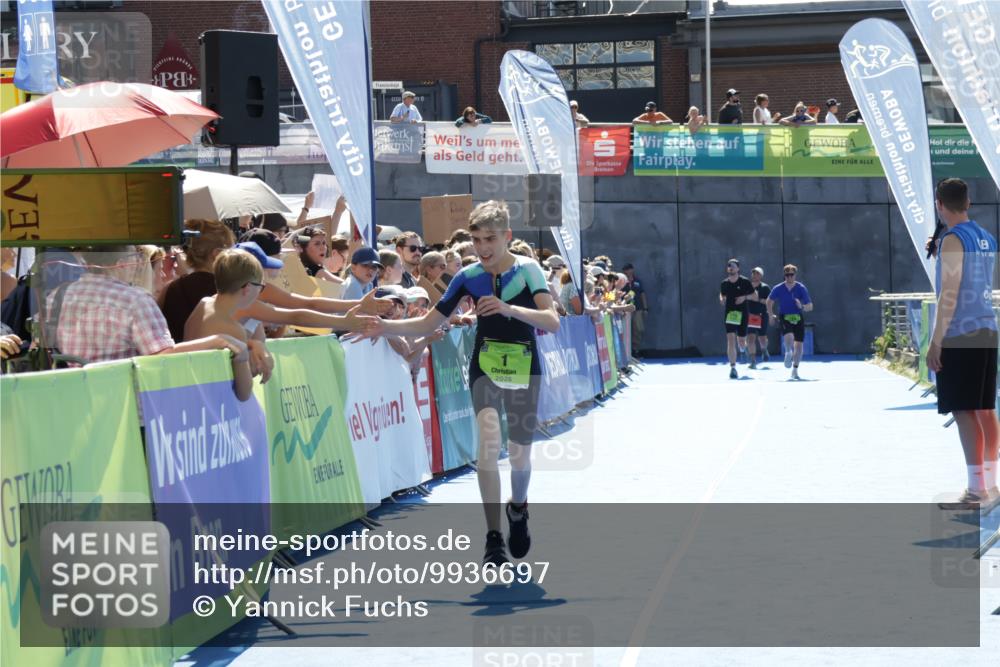 09.08.2026 - GEWOBA Citytriathlon Bremen Yannick Fuchs http://msf.ph/oto/9936697 09.08.2026 15:08:33 Ziel 1 meine-sportfotos.de
