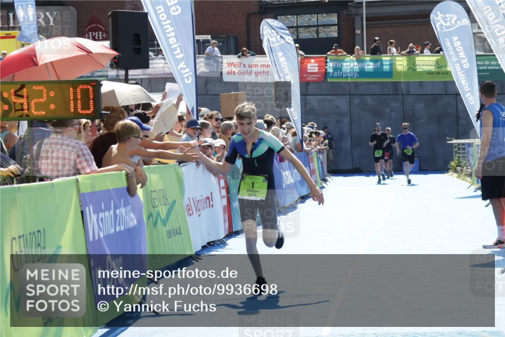 09.08.2026 - GEWOBA Citytriathlon Bremen Yannick Fuchs http://msf.ph/oto/9936698 09.08.2026 15:08:33 Ziel 1 meine-sportfotos.de