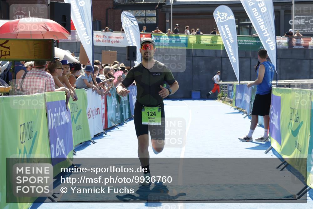 09.08.2026 - GEWOBA Citytriathlon Bremen Yannick Fuchs http://msf.ph/oto/9936760 09.08.2026 15:09:15 Ziel 119, 124, 143 meine-sportfotos.de