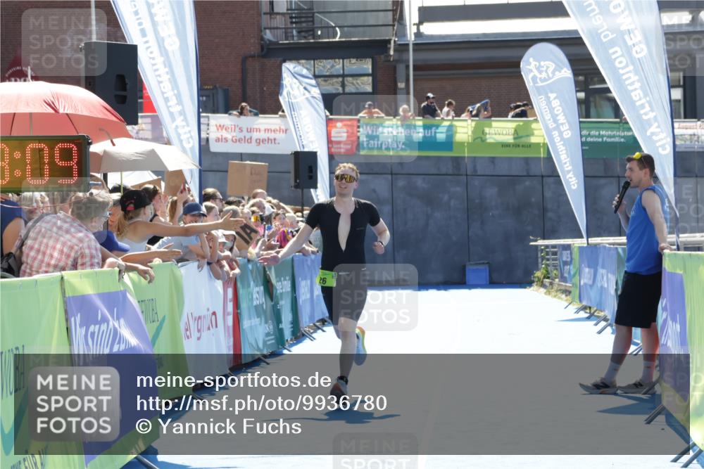 09.08.2026 - GEWOBA Citytriathlon Bremen Yannick Fuchs http://msf.ph/oto/9936780 09.08.2026 15:09:32 Ziel 26 meine-sportfotos.de
