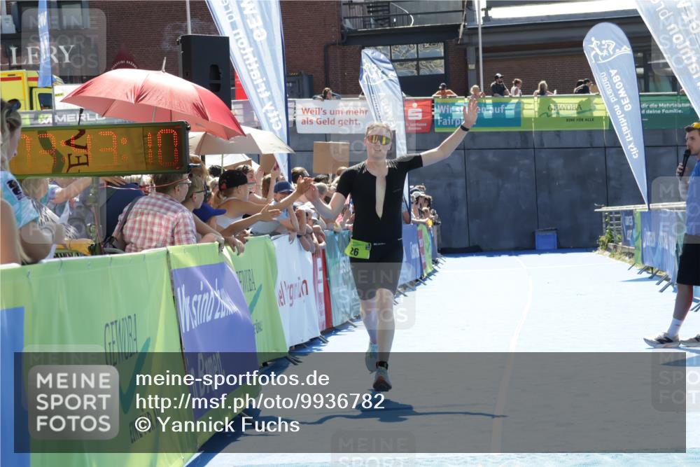 09.08.2026 - GEWOBA Citytriathlon Bremen Yannick Fuchs http://msf.ph/oto/9936782 09.08.2026 15:09:33 Ziel 26 meine-sportfotos.de