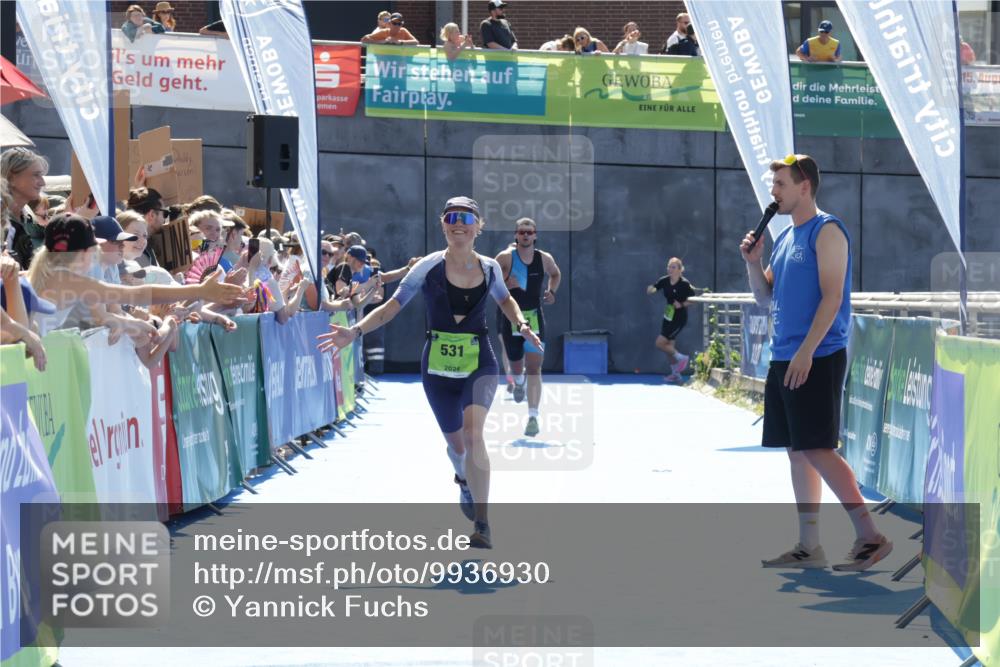 09.08.2026 - GEWOBA Citytriathlon Bremen Yannick Fuchs http://msf.ph/oto/9936930 09.08.2026 15:11:24 Ziel 531 meine-sportfotos.de