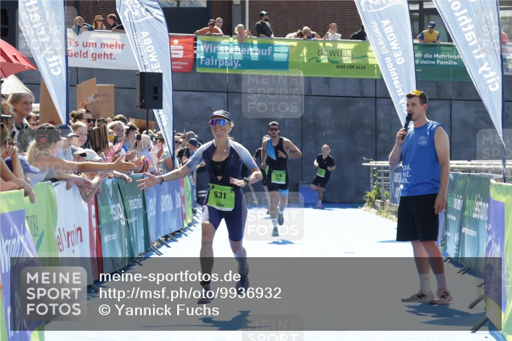 09.08.2026 - GEWOBA Citytriathlon Bremen Yannick Fuchs http://msf.ph/oto/9936932 09.08.2026 15:11:24 Ziel 531 meine-sportfotos.de