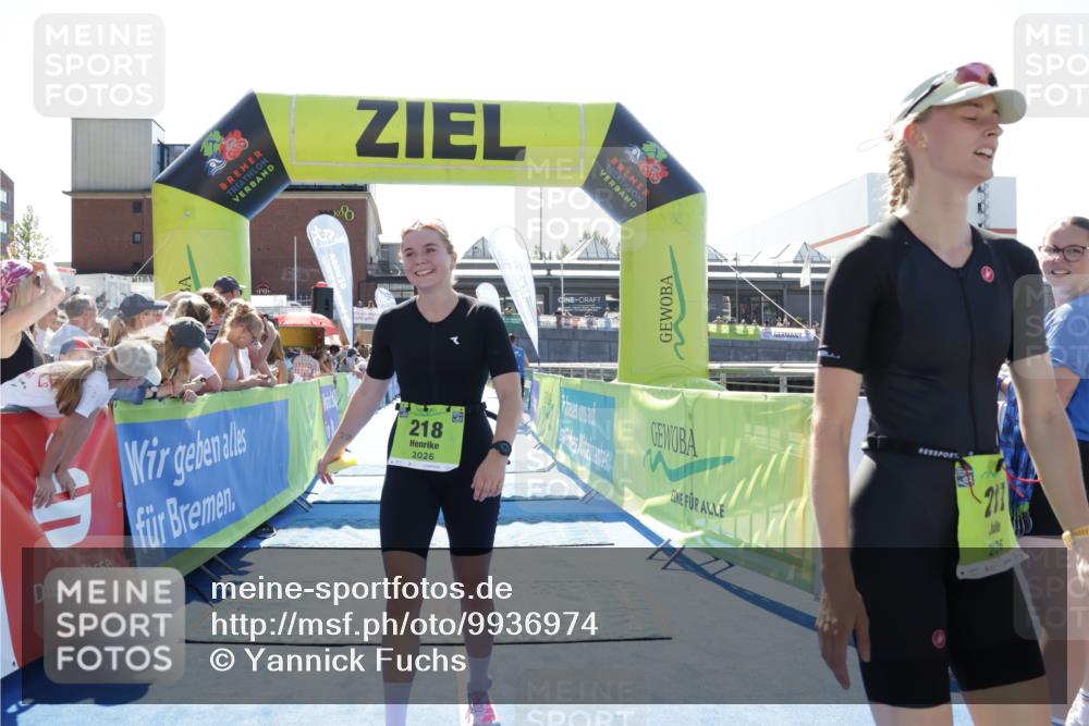 09.08.2026 - GEWOBA Citytriathlon Bremen Yannick Fuchs http://msf.ph/oto/9936974 09.08.2026 15:11:37 Ziel 217, 218 meine-sportfotos.de