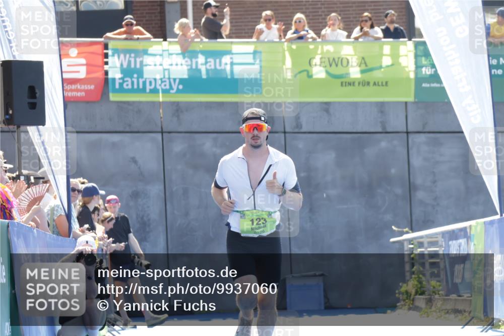09.08.2026 - GEWOBA Citytriathlon Bremen Yannick Fuchs http://msf.ph/oto/9937060 09.08.2026 15:12:56 Ziel 123 meine-sportfotos.de