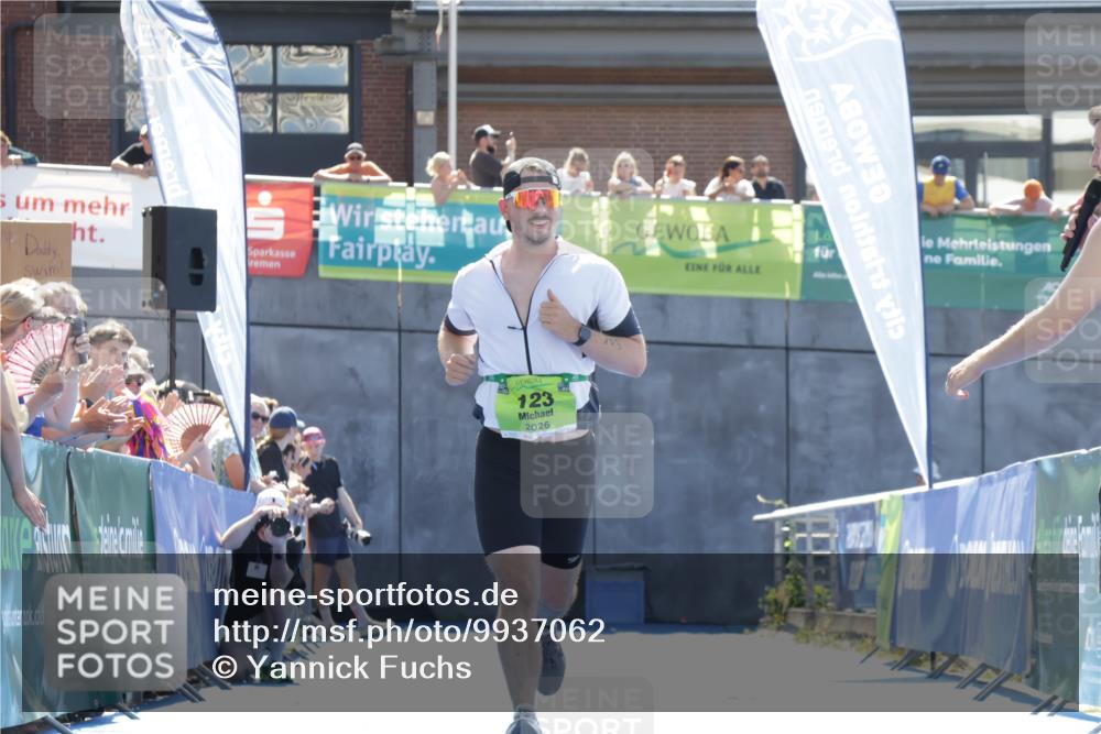 09.08.2026 - GEWOBA Citytriathlon Bremen Yannick Fuchs http://msf.ph/oto/9937062 09.08.2026 15:12:58 Ziel 123 meine-sportfotos.de