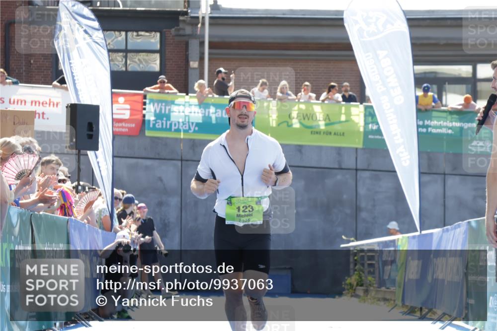 09.08.2026 - GEWOBA Citytriathlon Bremen Yannick Fuchs http://msf.ph/oto/9937063 09.08.2026 15:12:58 Ziel 123 meine-sportfotos.de