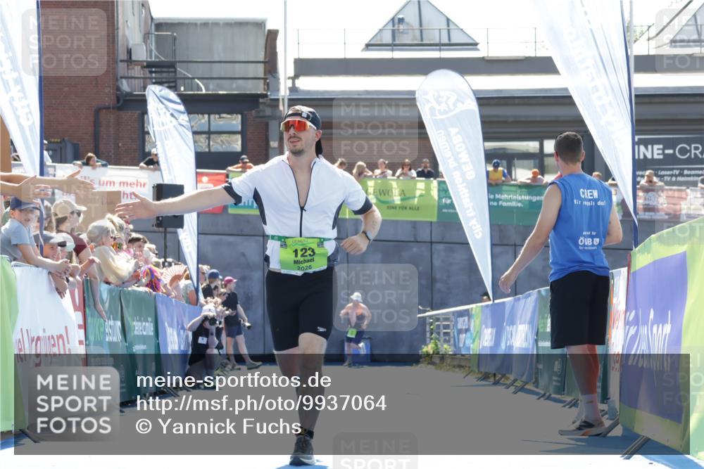 09.08.2026 - GEWOBA Citytriathlon Bremen Yannick Fuchs http://msf.ph/oto/9937064 09.08.2026 15:12:59 Ziel 123 meine-sportfotos.de