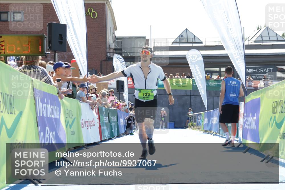 09.08.2026 - GEWOBA Citytriathlon Bremen Yannick Fuchs http://msf.ph/oto/9937067 09.08.2026 15:13:00 Ziel 123 meine-sportfotos.de