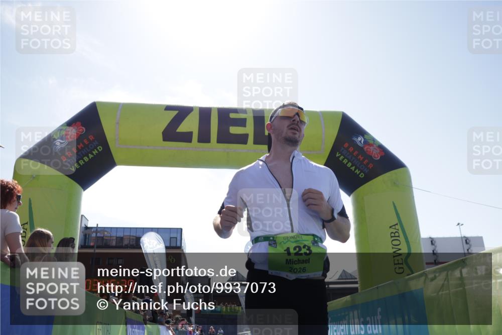 09.08.2026 - GEWOBA Citytriathlon Bremen Yannick Fuchs http://msf.ph/oto/9937073 09.08.2026 15:13:02 Ziel 123 meine-sportfotos.de
