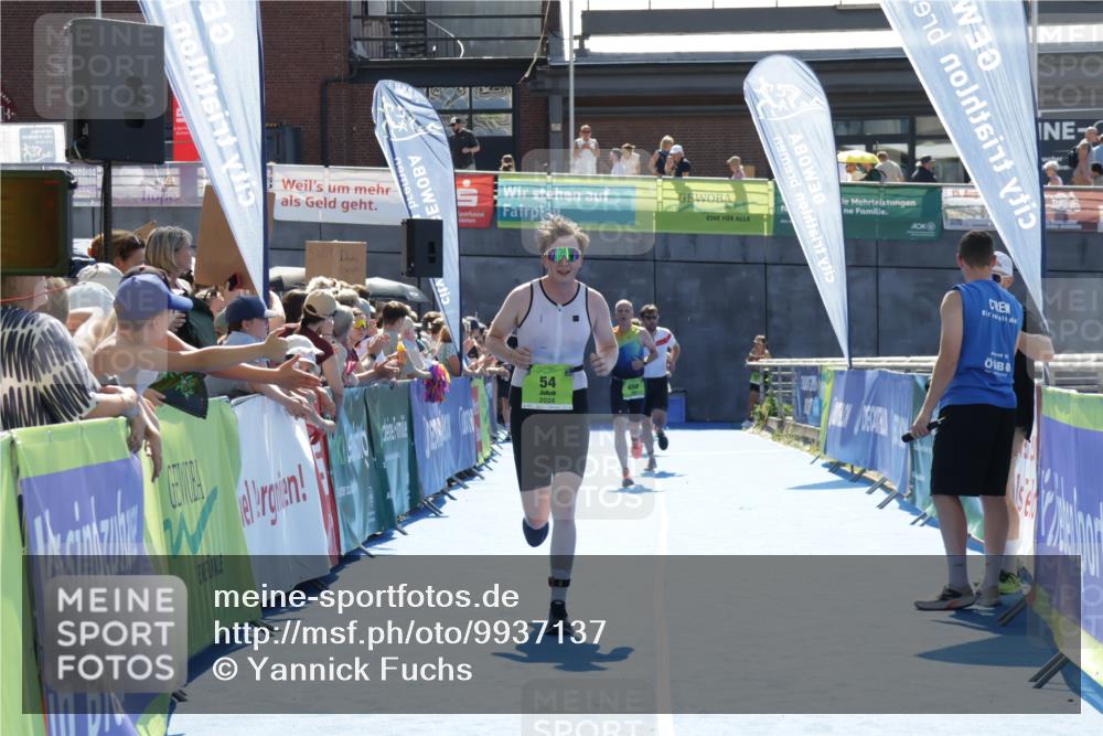 09.08.2026 - GEWOBA Citytriathlon Bremen Yannick Fuchs http://msf.ph/oto/9937137 09.08.2026 15:13:41 Ziel 54 meine-sportfotos.de
