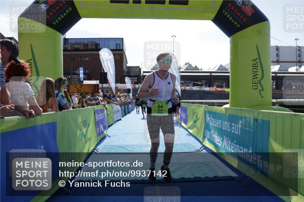 09.08.2026 - GEWOBA Citytriathlon Bremen Yannick Fuchs http://msf.ph/oto/9937142 09.08.2026 15:13:44 Ziel 54, 86, 180, 349, 362, 450 meine-sportfotos.de