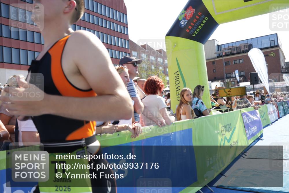 09.08.2026 - GEWOBA Citytriathlon Bremen Yannick Fuchs http://msf.ph/oto/9937176 09.08.2026 15:14:00 Ziel 77 meine-sportfotos.de