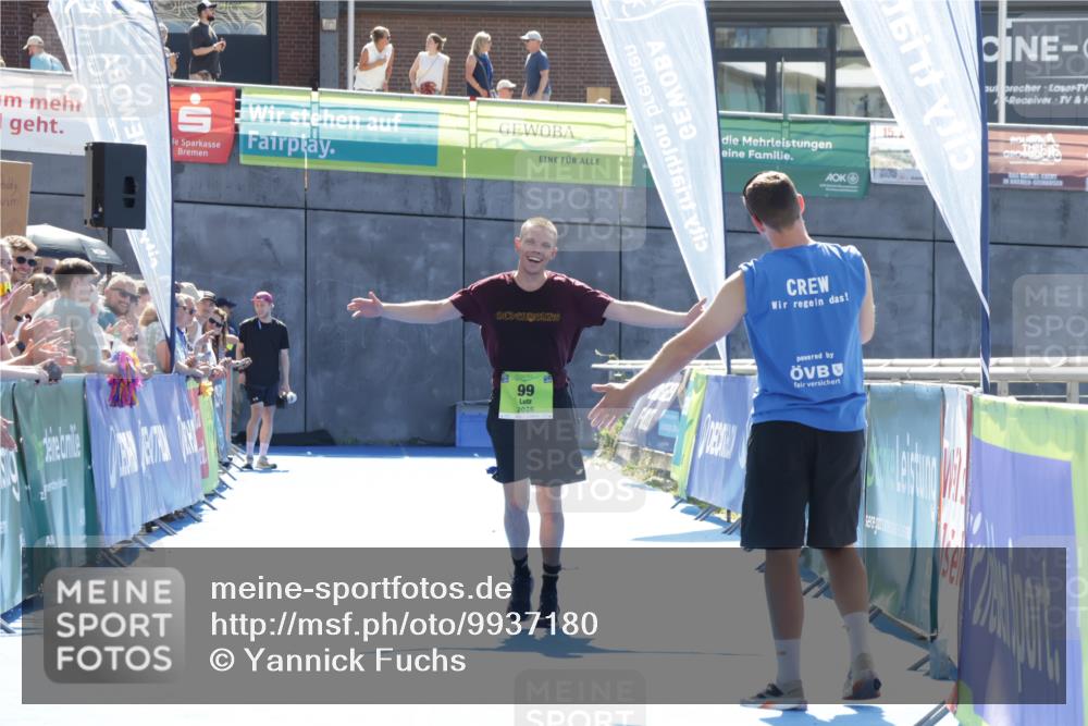 09.08.2026 - GEWOBA Citytriathlon Bremen Yannick Fuchs http://msf.ph/oto/9937180 09.08.2026 15:14:11 Ziel 99 meine-sportfotos.de