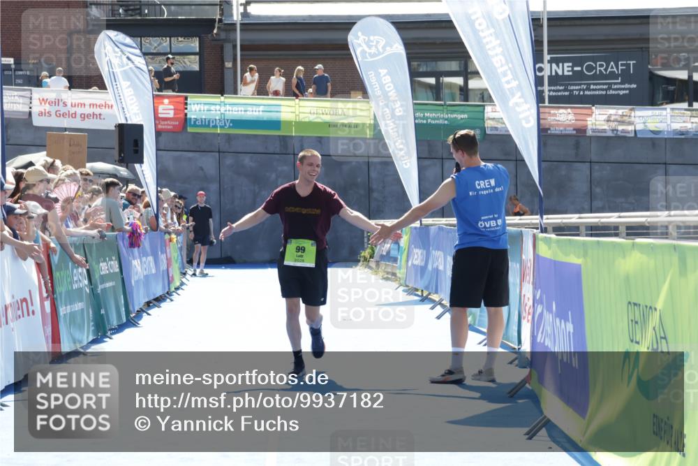 09.08.2026 - GEWOBA Citytriathlon Bremen Yannick Fuchs http://msf.ph/oto/9937182 09.08.2026 15:14:12 Ziel 99 meine-sportfotos.de