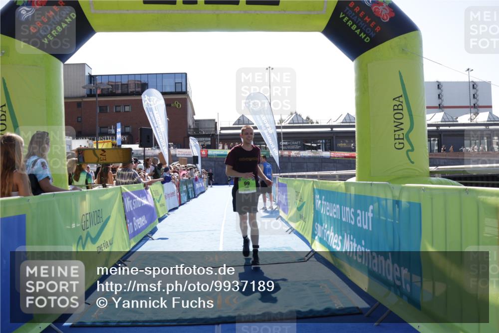 09.08.2026 - GEWOBA Citytriathlon Bremen Yannick Fuchs http://msf.ph/oto/9937189 09.08.2026 15:14:15 Ziel 99 meine-sportfotos.de