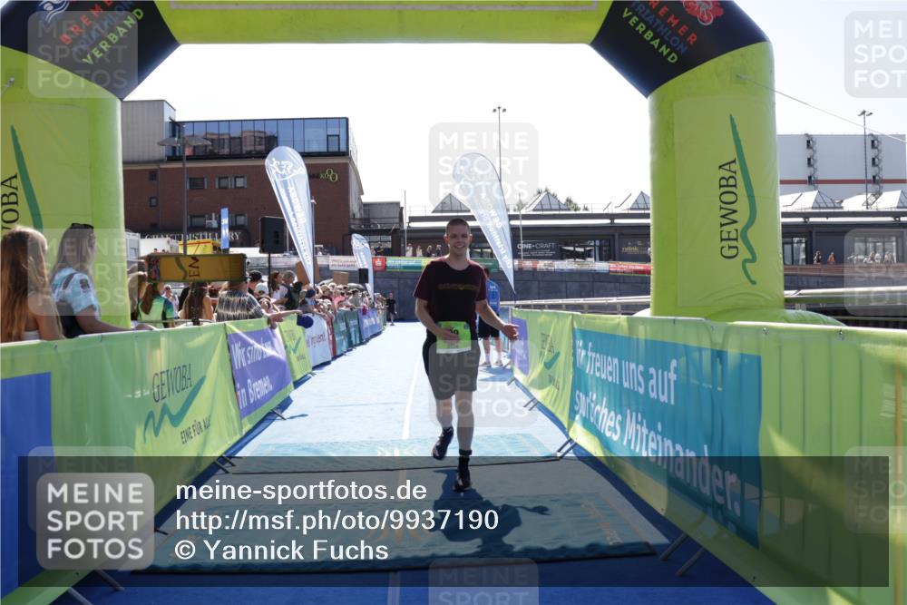 09.08.2026 - GEWOBA Citytriathlon Bremen Yannick Fuchs http://msf.ph/oto/9937190 09.08.2026 15:14:15 Ziel 99 meine-sportfotos.de