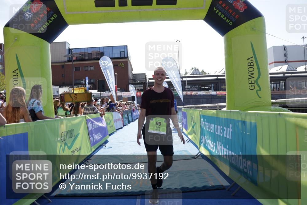 09.08.2026 - GEWOBA Citytriathlon Bremen Yannick Fuchs http://msf.ph/oto/9937192 09.08.2026 15:14:16 Ziel 99 meine-sportfotos.de