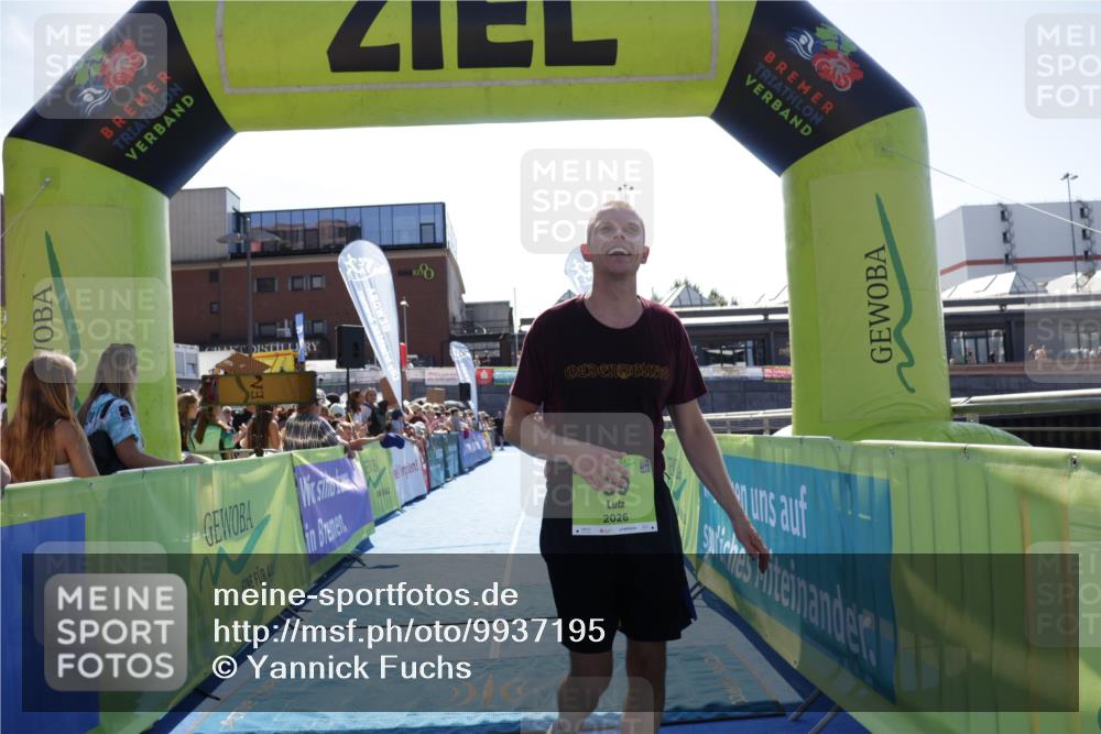 09.08.2026 - GEWOBA Citytriathlon Bremen Yannick Fuchs http://msf.ph/oto/9937195 09.08.2026 15:14:16 Ziel 99 meine-sportfotos.de