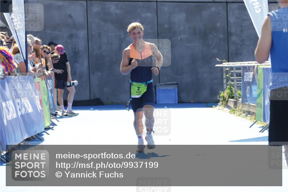 09.08.2026 - GEWOBA Citytriathlon Bremen Yannick Fuchs http://msf.ph/oto/9937199 09.08.2026 15:14:22 Ziel  meine-sportfotos.de