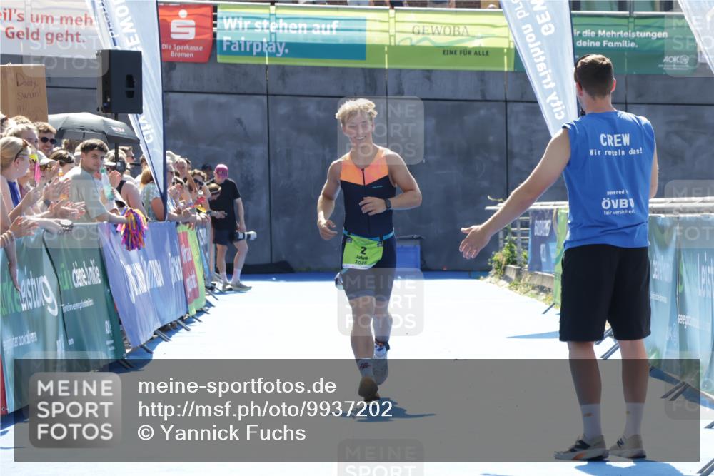 09.08.2026 - GEWOBA Citytriathlon Bremen Yannick Fuchs http://msf.ph/oto/9937202 09.08.2026 15:14:24 Ziel 2 meine-sportfotos.de