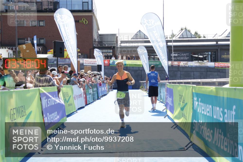 09.08.2026 - GEWOBA Citytriathlon Bremen Yannick Fuchs http://msf.ph/oto/9937208 09.08.2026 15:14:27 Ziel 2 meine-sportfotos.de